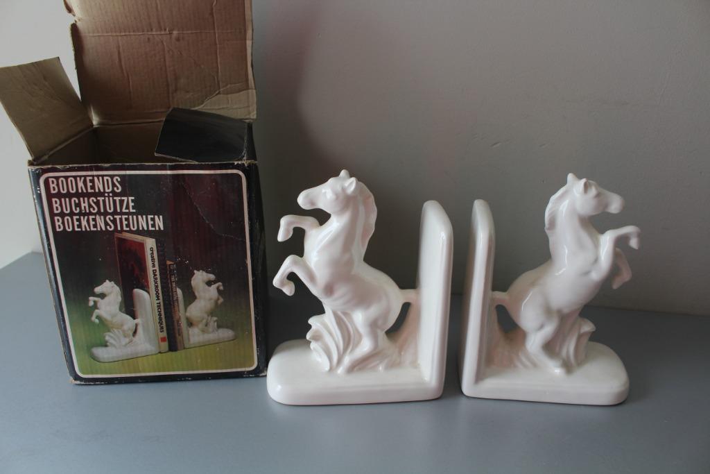 Serre-livres porcelaine blanche chevaux, Maison & Meubles, Enlèvement ou Envoi