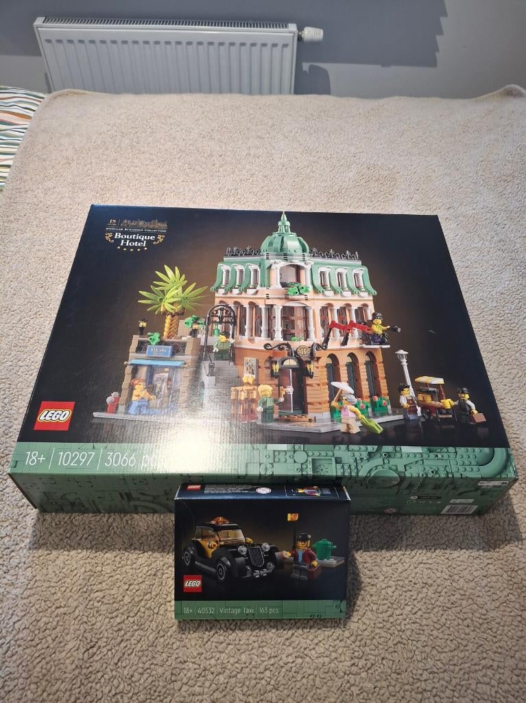 Lego - 10297 - Boutique Hotel + 40532 Taxi, Ophalen of Verzenden, Nieuw, Complete set, Lego