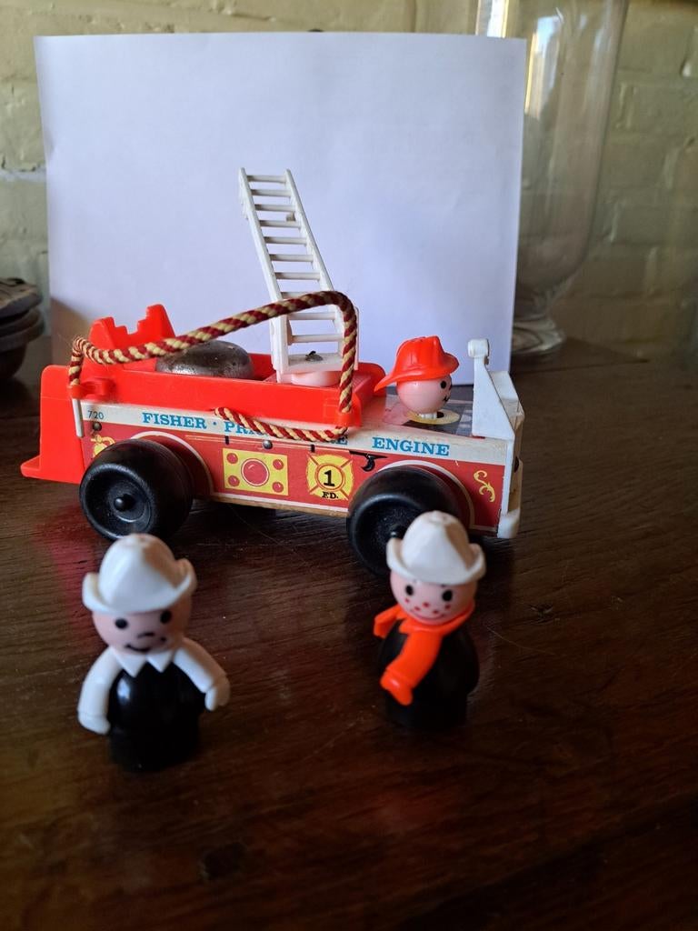 Fisher price vintage houten brandweerwagen fire engelen, Kinderen en Baby's, Speelgoed | Fisher-Price, Ophalen of Verzenden, Zo goed als nieuw