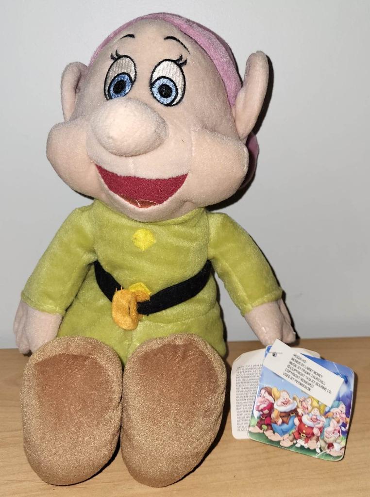 Disney Sneeuwwitje &...  - Knuffel DWERG DOPEY (Stoetel), Verzamelen, Ophalen of Verzenden, Sneeuwwitje of Doornroosje, Nieuw