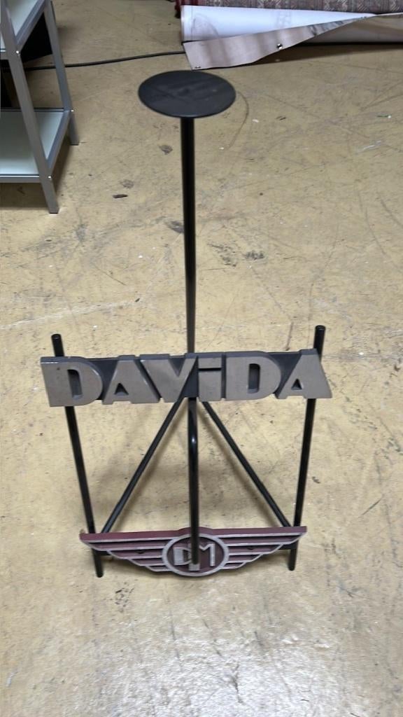 Davida helmstand, Motoren, Ophalen, Zo goed als nieuw
