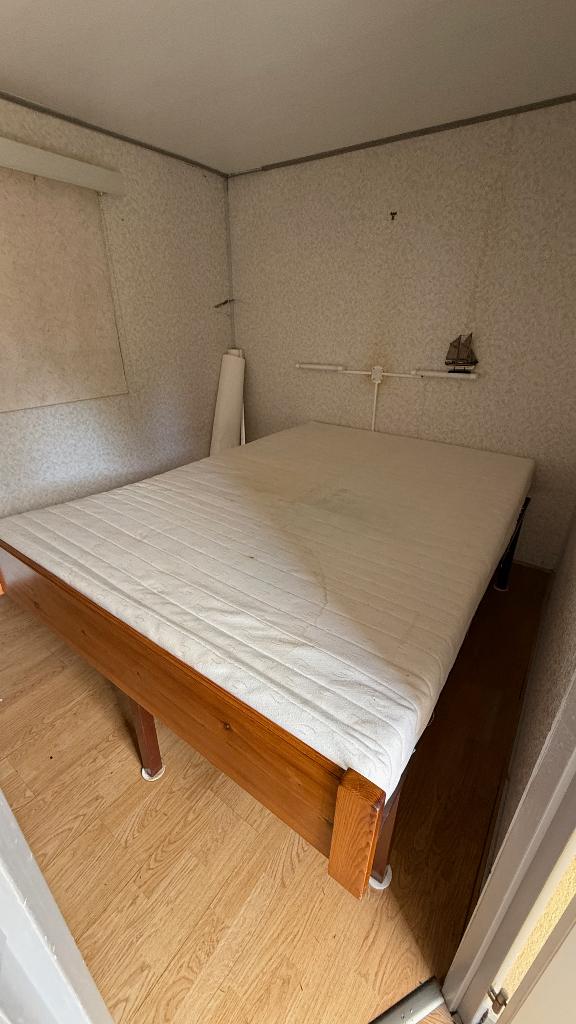 Lit double, lit simple, Enlèvement, Utilisé