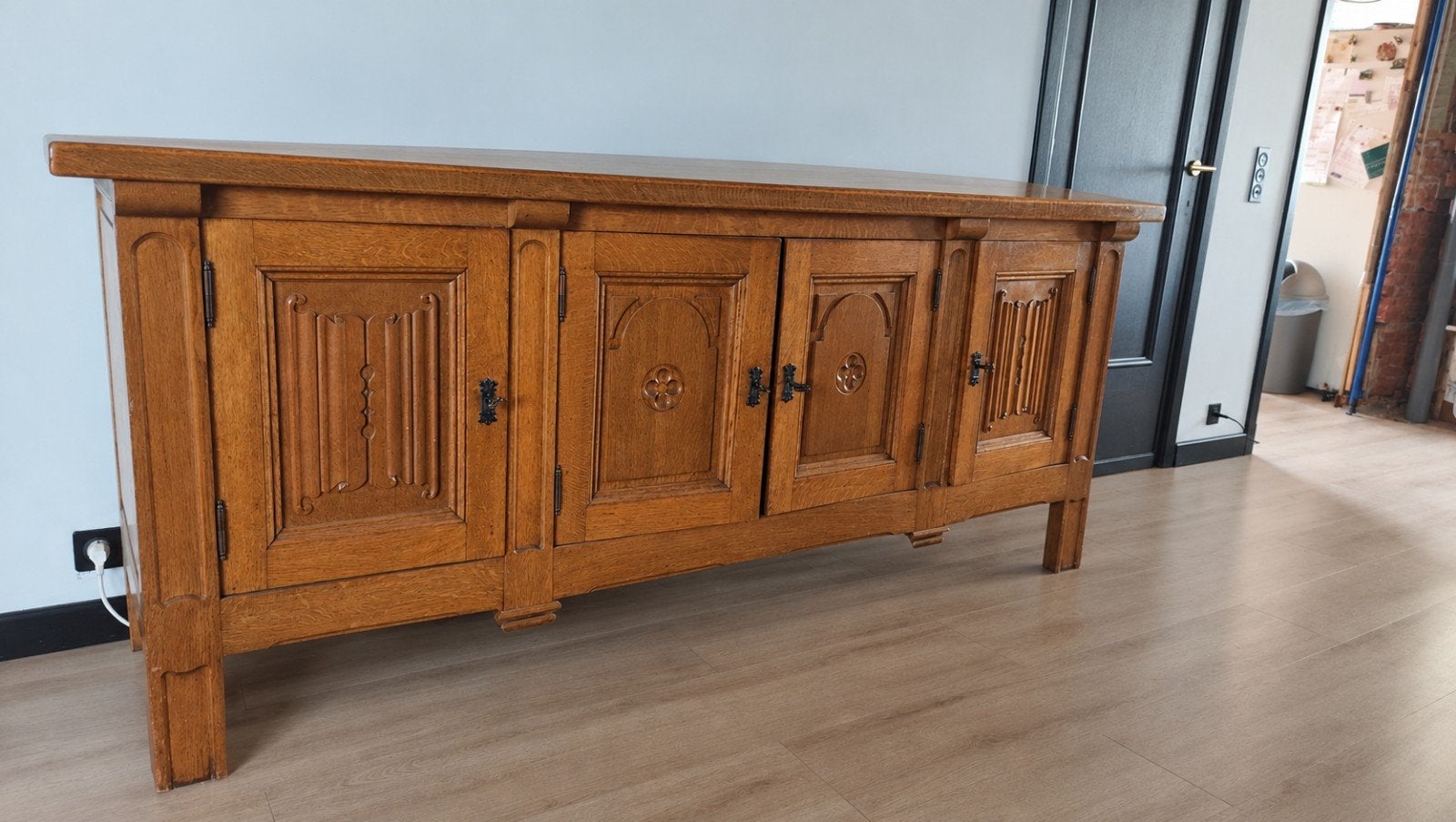 Grote authentieke houten dressoirkast. Opknapper, Ophalen