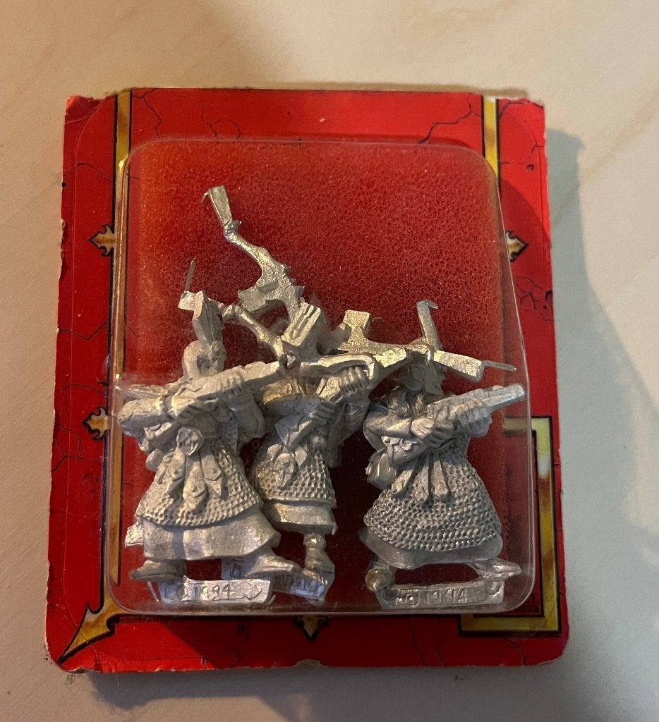 3 Arbalétriers Elfes Noirs 1996 – blister fermé, Enlèvement ou Envoi, Neuf, Warhammer, Figurine(s)
