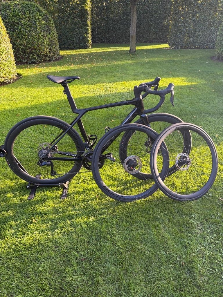 Trek Madone SL 6 Gen 8 M – Shimano 105 Di2 – Top Upgrades!, Fietsen en Brommers, Carbon, 10 tot 15 versnellingen, 49 tot 53 cm