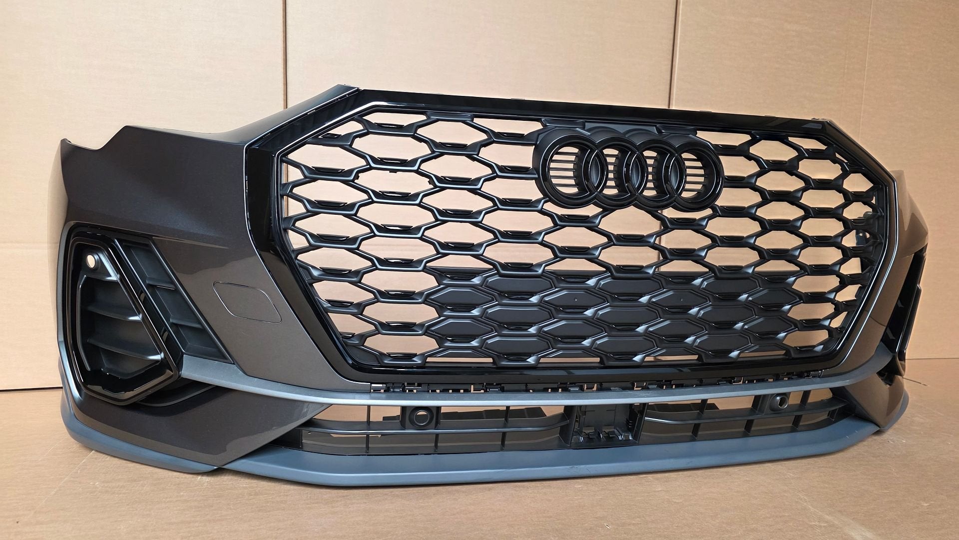 Voorbumper Audi Q3 83A F3 S-line Sline BUMPER Z7S ORGINEEL, -, Origine de la pièce connue, Audi, Utilisé