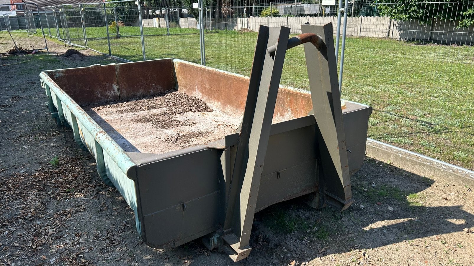 Lage container - Robuuste haakarmcontainer / afvalcontainer, Ophalen