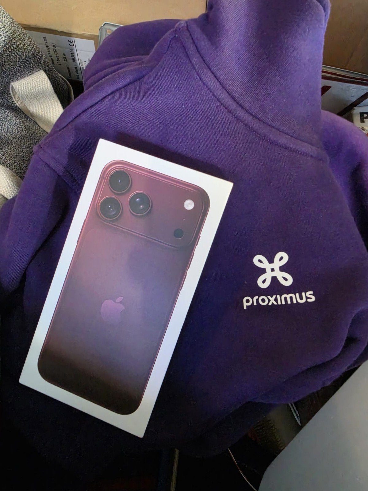 Apple iPhone 18 Pro Max 256 GB bordeauxrode Proximus verzege, 256 GB, Nieuw, Ophalen of Verzenden, IPhone 18 Pro Max