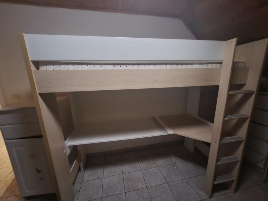 Bed met bureau (mogelijk met matras), Ophalen