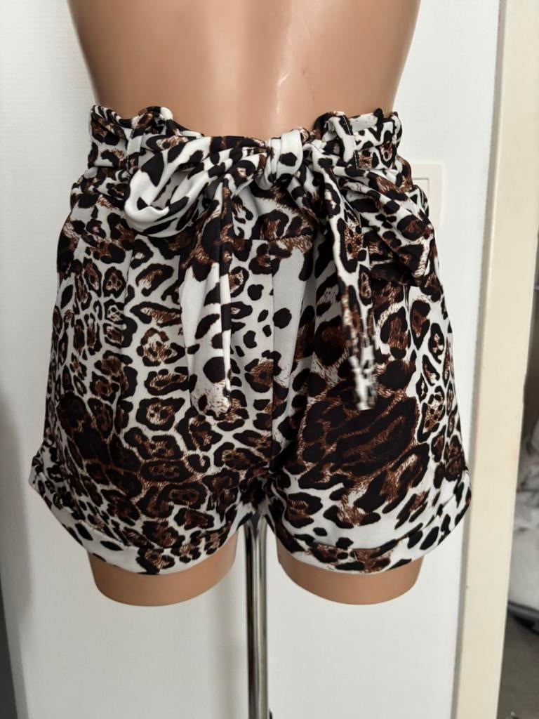 Nieuwe luipaardshorts, Kleding | Dames, Broeken en Pantalons, Ophalen of Verzenden, Zo goed als nieuw