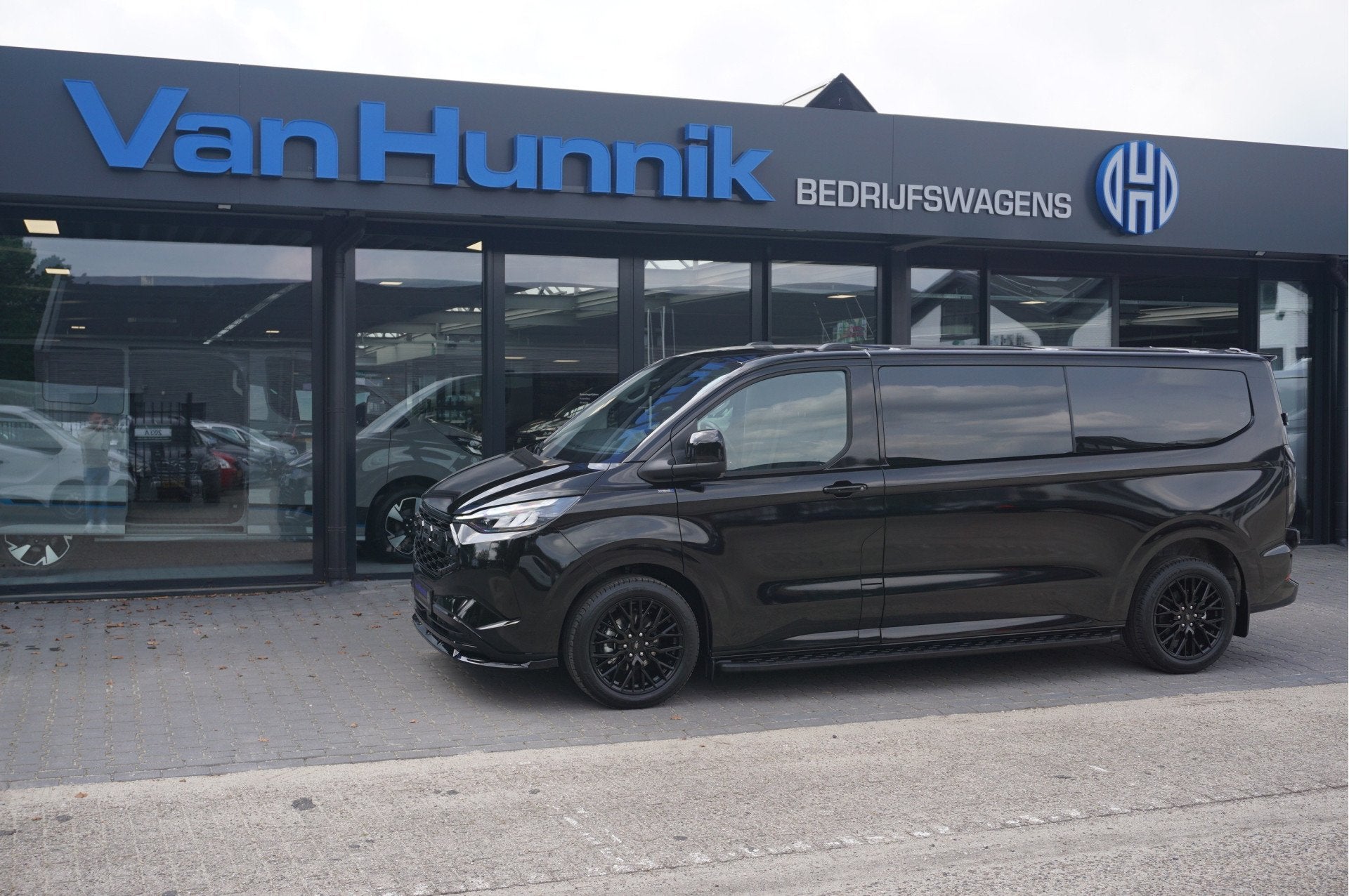 Ford Transit Custom 320L 2.5 PHEV 233PK Dubbel Cabine JWR BL, Auto's, Gebruikt, Zwart, Bedrijf, Hybride Elektrisch/Benzine