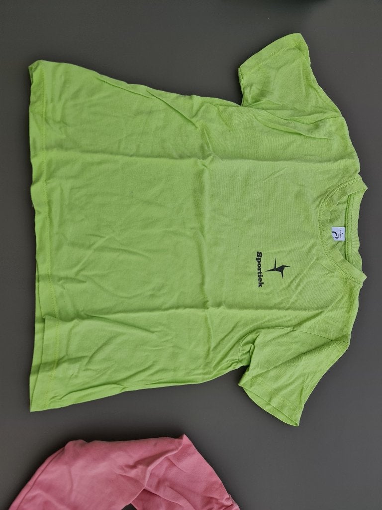 groene t-shirt sportief, 116, Enfants & Bébés, Vêtements enfant | Taille 116, Enlèvement, Comme neuf