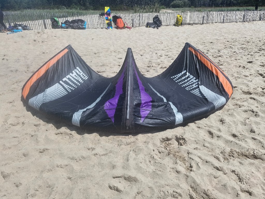 Slingshot Rally 11 m (2018) + barre Sentinel, Enlèvement ou Envoi, Utilisé, 11 m², Ensemble de kite