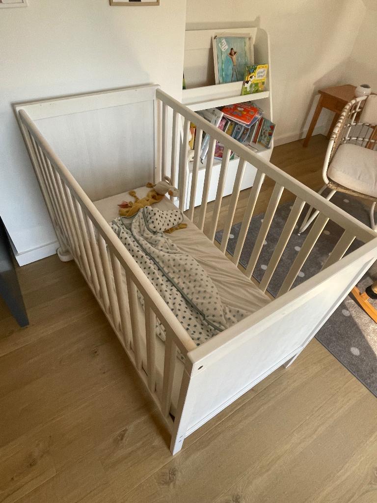 Babybedje en verschoningstafel, Enlèvement, Comme neuf, Commode