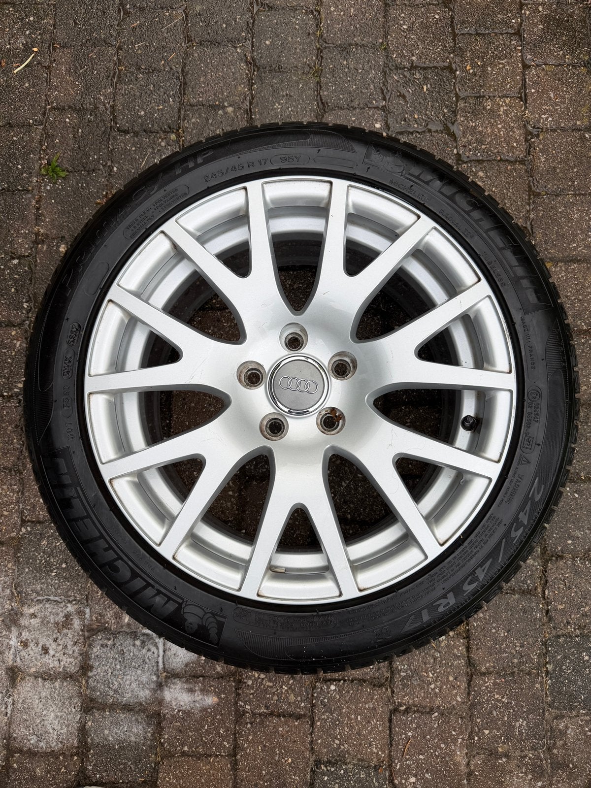 Superbes jantes et pneus d'hiver pour Audi 17 pouces, Autos : Pièces & Accessoires, Pneus hiver, Enlèvement, Pneu(s), 17 pouces