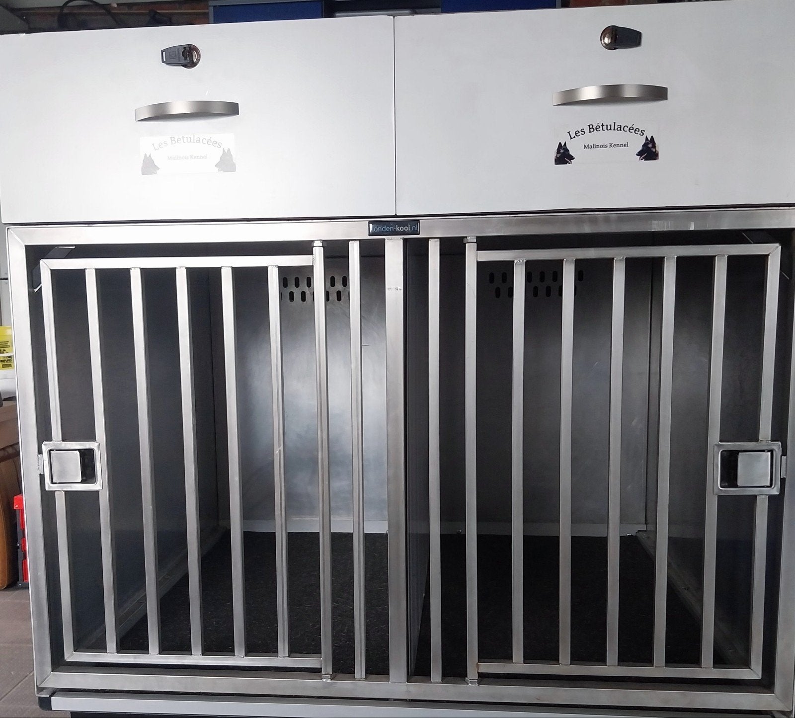 2-vaks rvs honden kennel met laden blok., Dieren en Toebehoren, Ophalen, Hondenkennel, 65 tot 100 cm, Zo goed als nieuw