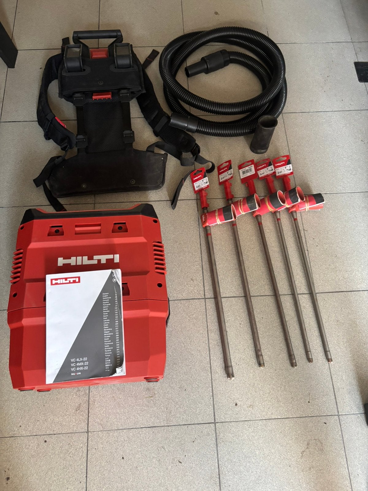 HILTI RUGSTOFZUIGER MET ACCESSOIRESET, Enlèvement, Neuf
