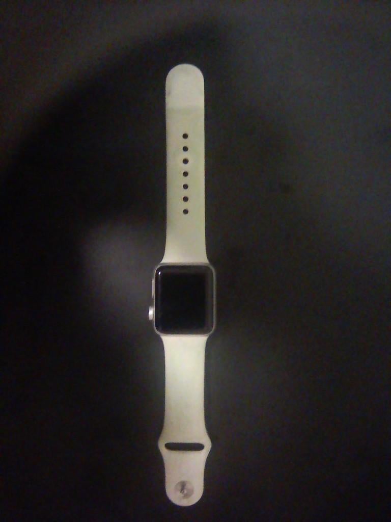Apple watch series 3, Handtassen en Accessoires, Smartwatches, Ophalen, Wit, IOS, Zo goed als nieuw