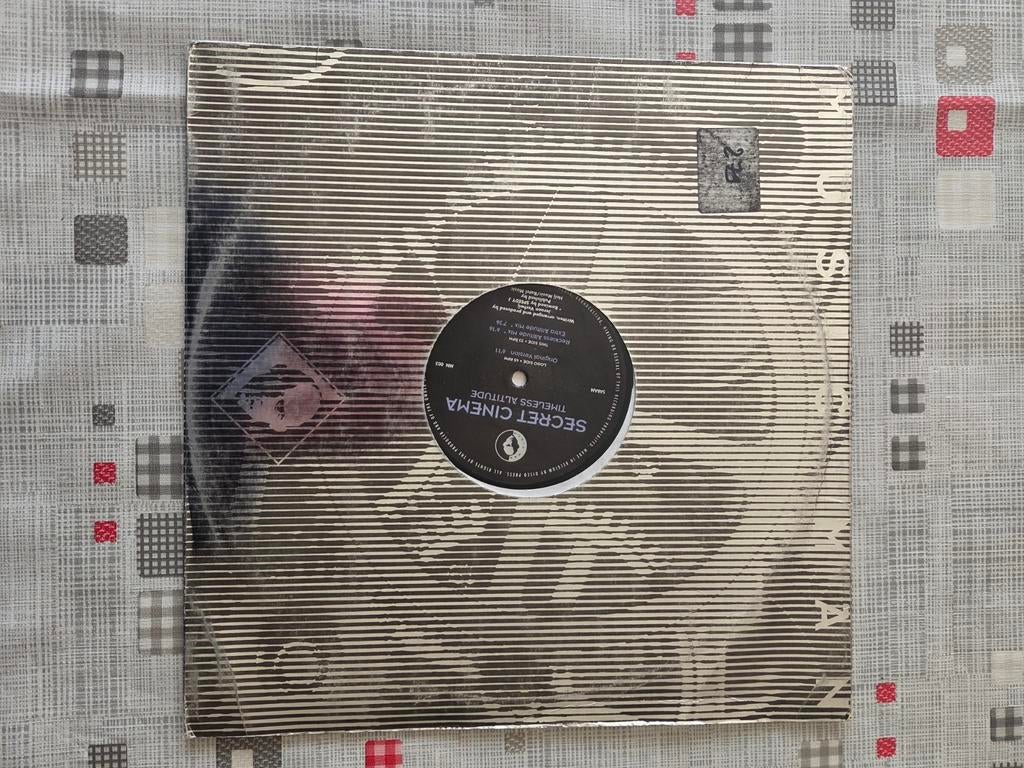 Secret Cinéma -  timeless attitude ( Music Man records), Enlèvement