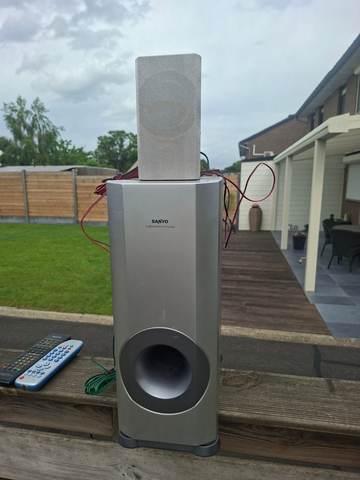 Sanyo muziek installatie, Ophalen