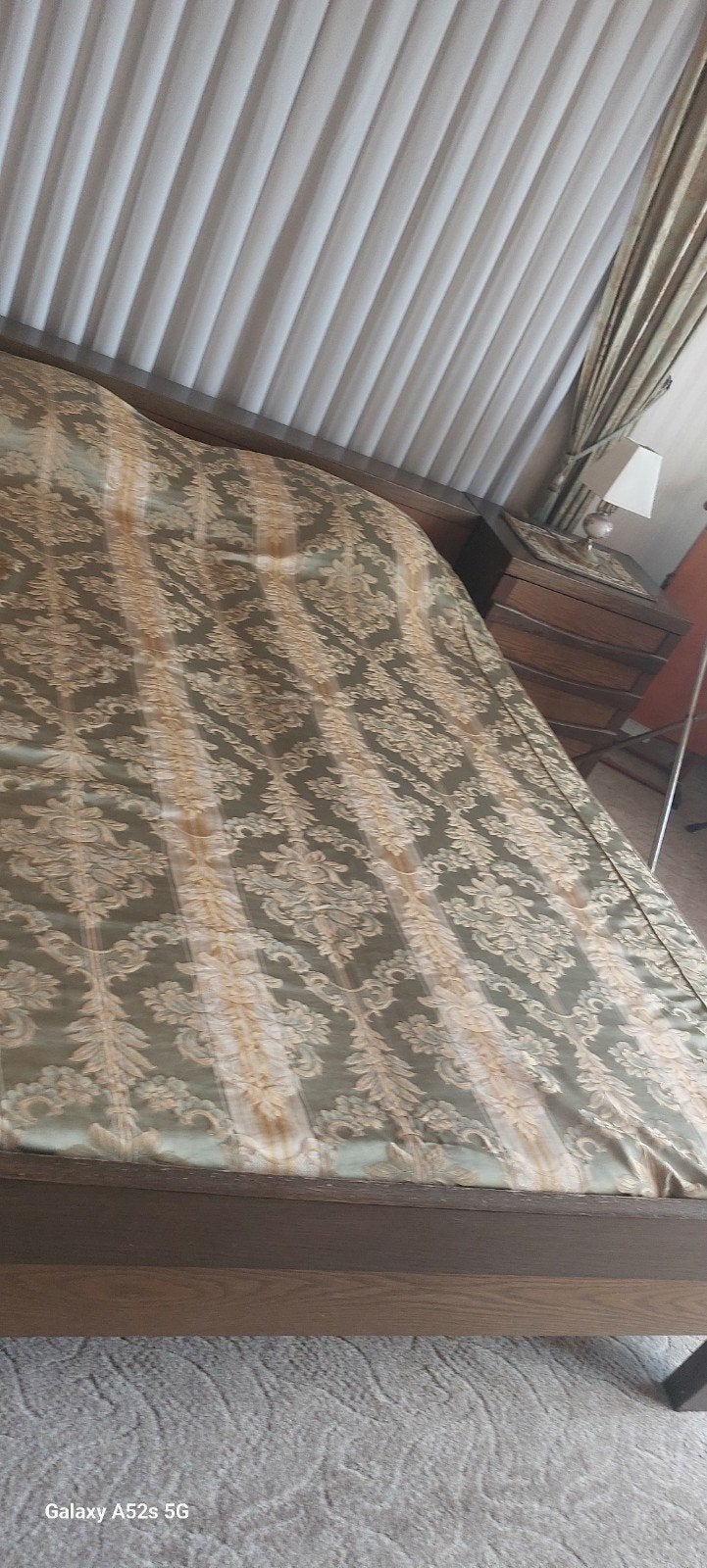 GRATIS bed, kleerkast,nachtkas  kastje met schuiven, spiegel, Ophalen