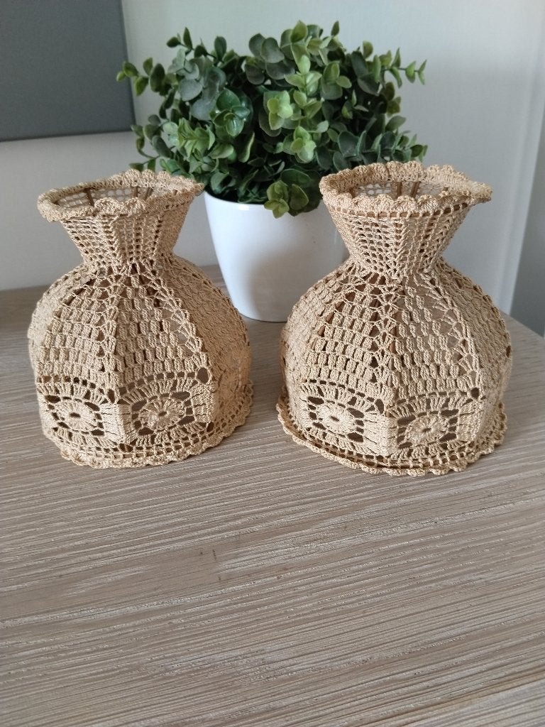 2 vintage gehaakte lampenkapjes, Huis en Inrichting, Ophalen of Verzenden, Zo goed als nieuw
