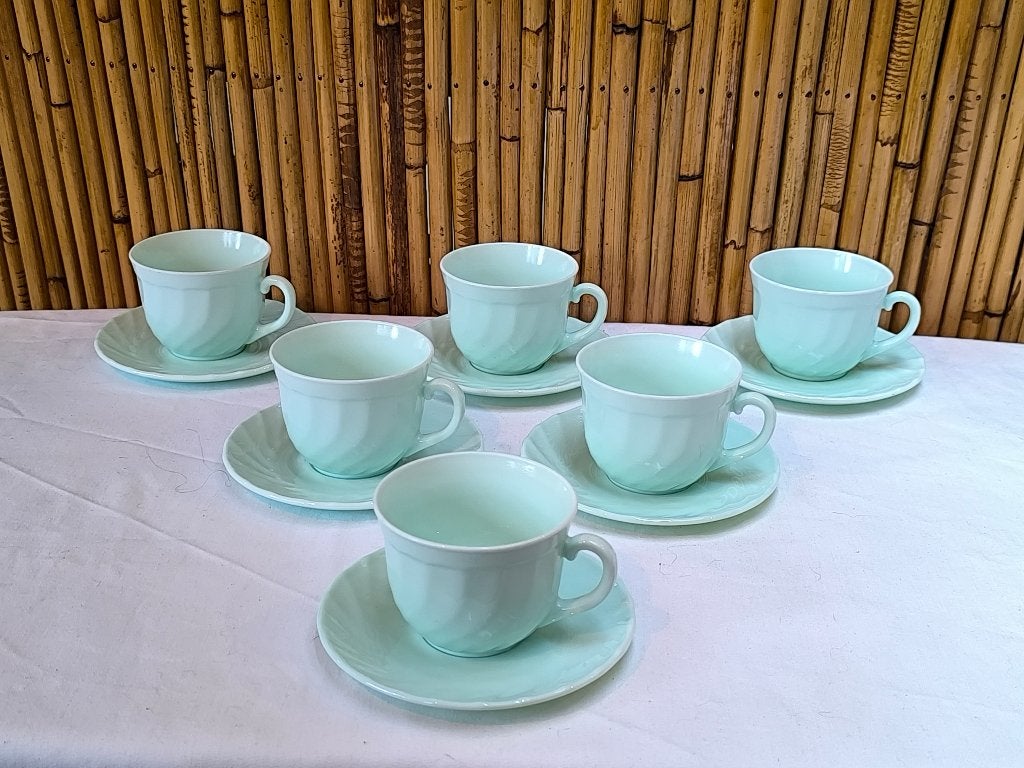 6 tasses & soucoupes Arcopal vert d'eau / amande vintage, Uni, Enlèvement ou Envoi, Comme neuf, Verre