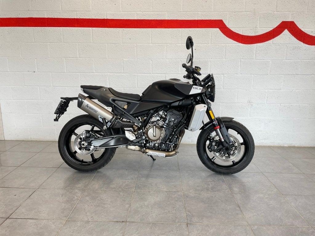 husqvarna vitpilen 801, 2 cilinders, Occasion, Bedrijf, 800 cc