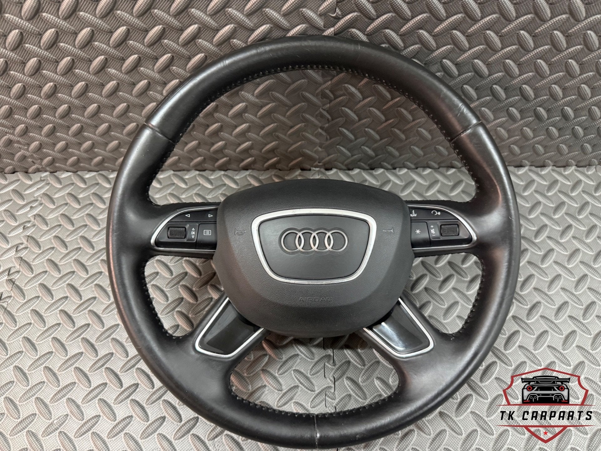 Volant en cuir Audi A6 avec airbag, Autos : Pièces & Accessoires, AUDI AG, Auto-Union-Strasse 1
85045  Ingolstadt, DE, Audi, Utilisé