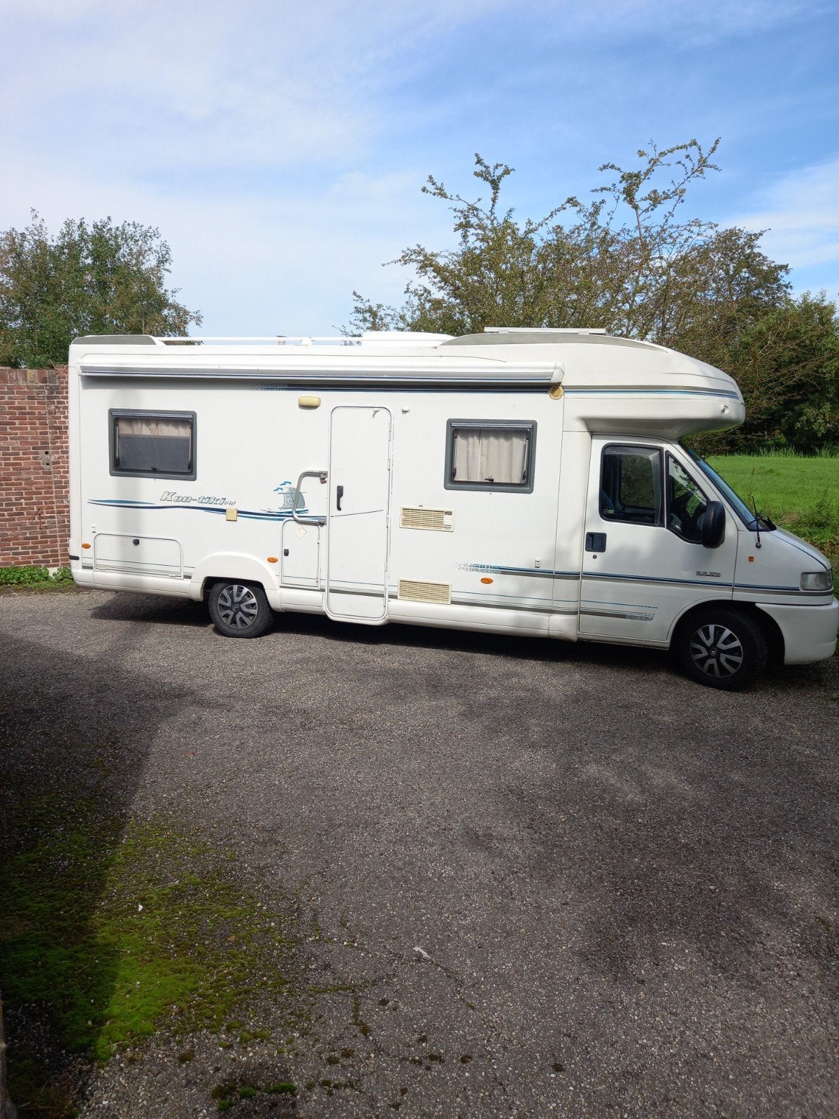 Swift kon tiki 640, Caravans en Kamperen, Standaard zit, 6 tot 7 meter, Particulier, Buitenlamp