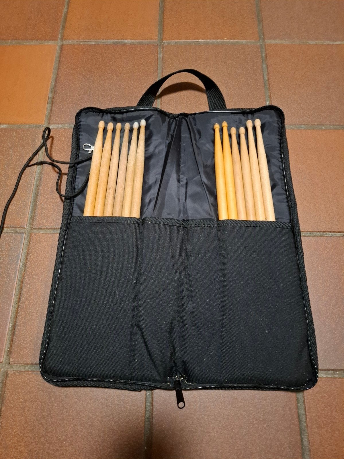 gevulde stokkentas met 6 paar drumstokken voor uw drumstel, Muziek en Instrumenten, Instrumenten | Toebehoren, Ophalen of Verzenden