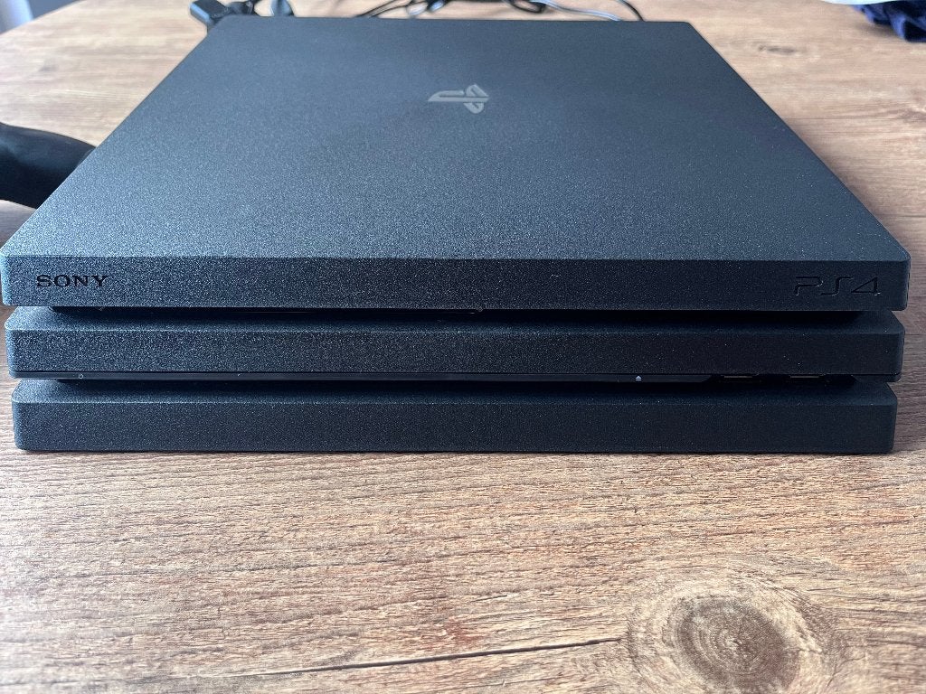 Playstation 4 PRO + 5 games, Consoles de jeu & Jeux vidéo, Avec 1 manette, Comme neuf, Enlèvement, 1 TB
