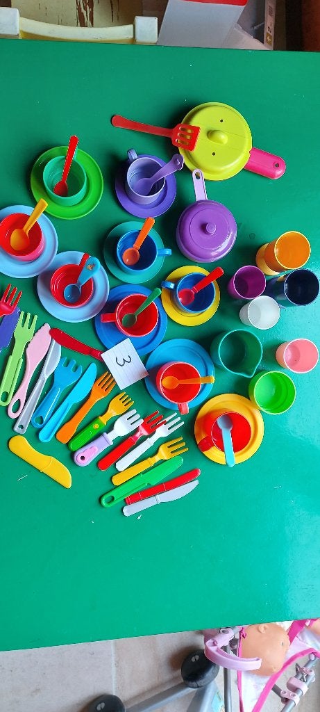 keukentje    , keukengerief, borden, tassen, Kinderen en Baby's, Speelgoed | Speelkeukens, Ophalen, Gebruikt, Kunststof, Speelkeuken-accessoire