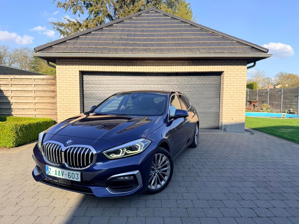 BMW 118i LUXURY 2020 66.600KM CARPLAY LED TREKHAAK, Auto's, BMW, Voorwielaandrijving, 1 Reeks, https://public.car-pass.be/vhr/e341639f-dedf-49d0-9ad4-b9a6a1e1ef5c