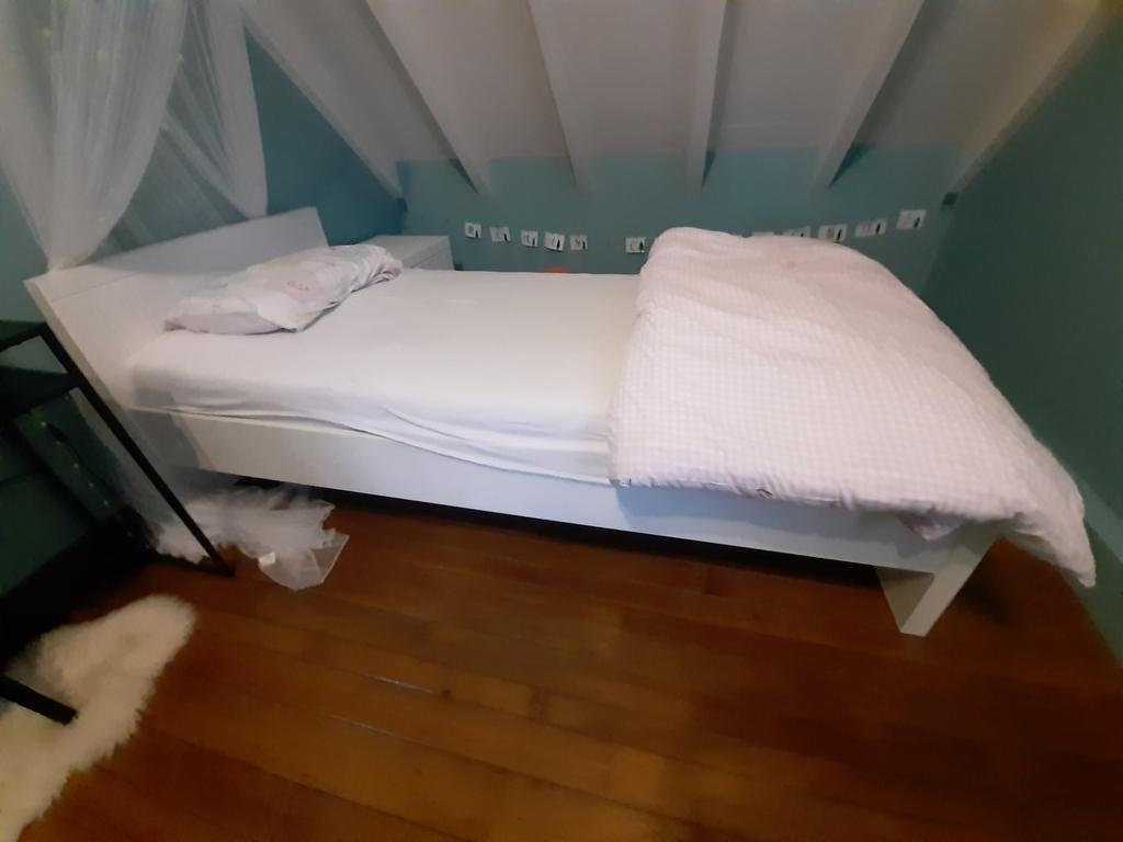 1-persoonsbed en nachtkastje - nog in zeer goede staat!, Enlèvement, Blanc, 90 cm