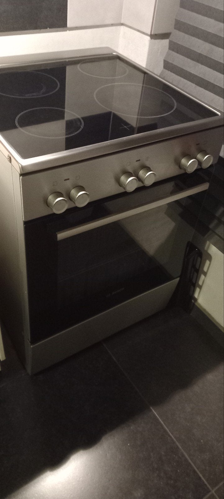 oven - koelkast- tafel - tv tafel, Ophalen, Elektrisch