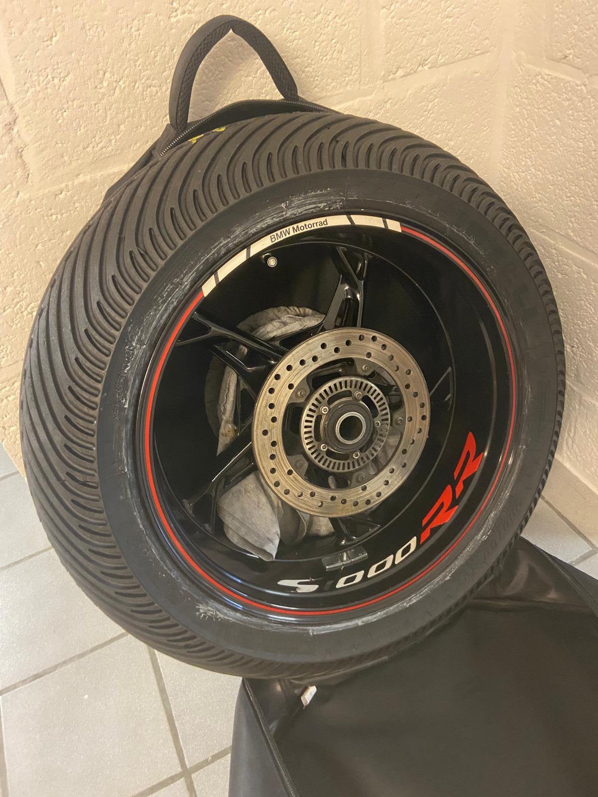 BMW S 1000 RR velgen met regenbanden 2019 tot 2025, Ophalen