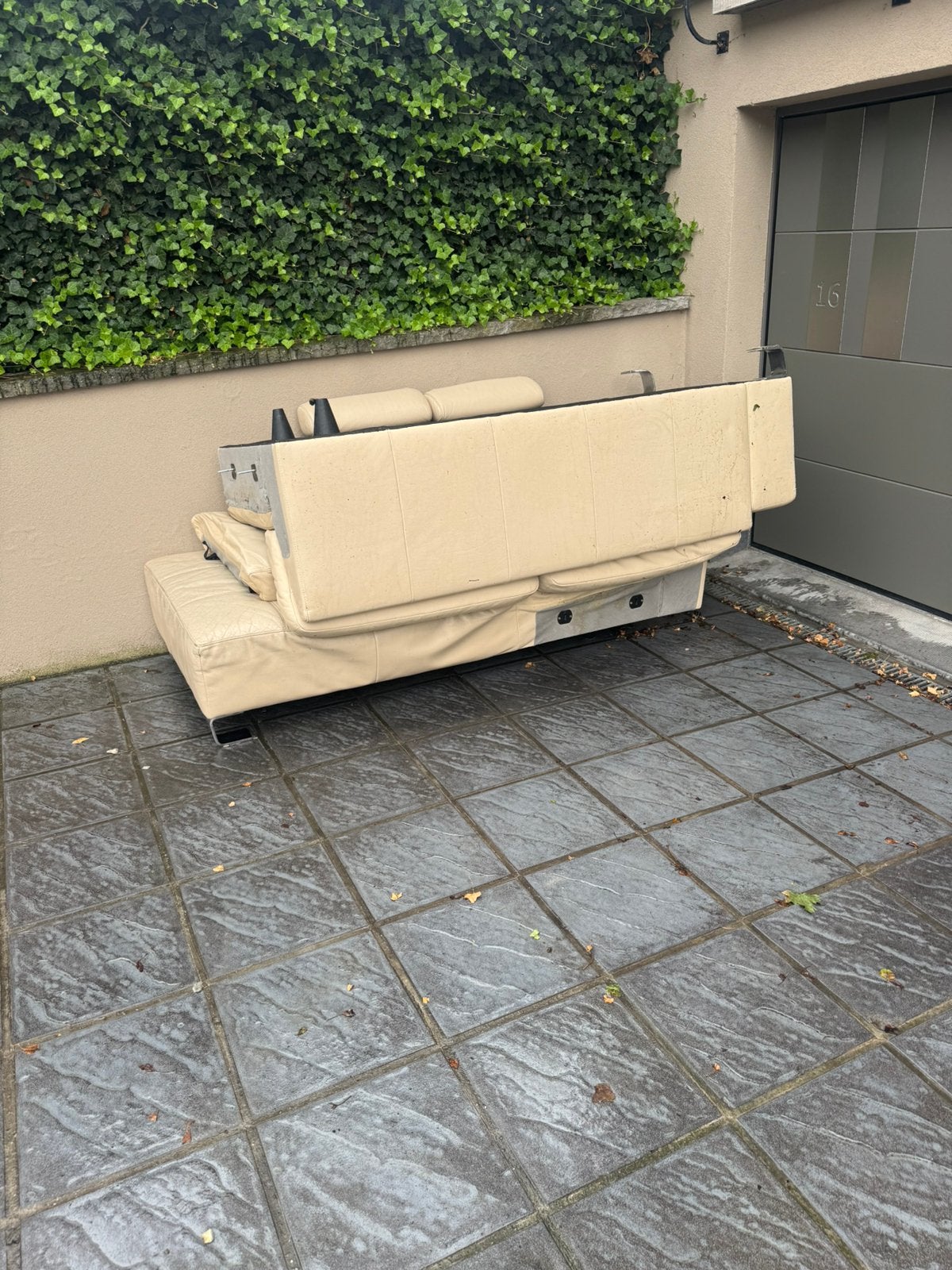 Fauteuil usé et déchiré mais solide - Gratuit, Ophalen, Zo goed als nieuw