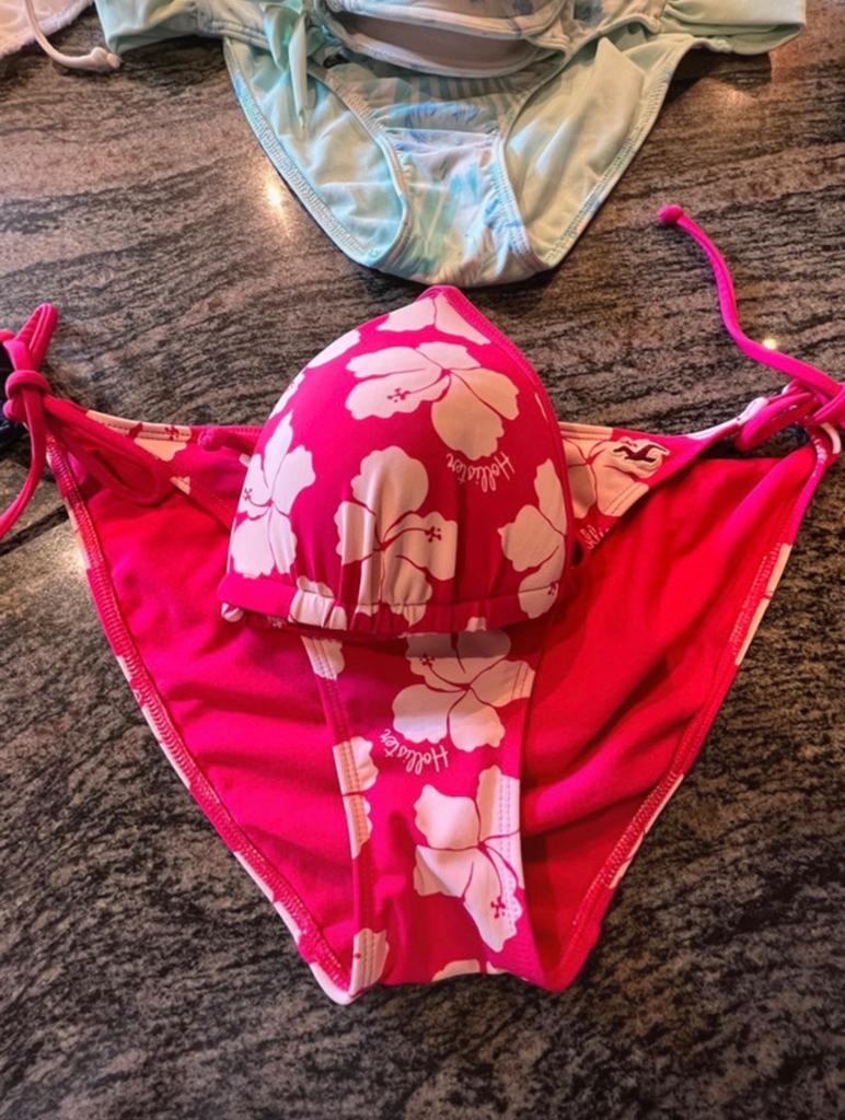 Bikini Hollister roos M/L, Kleding | Dames, Badmode en Zwemkleding, Ophalen of Verzenden, Zo goed als nieuw, Bikini