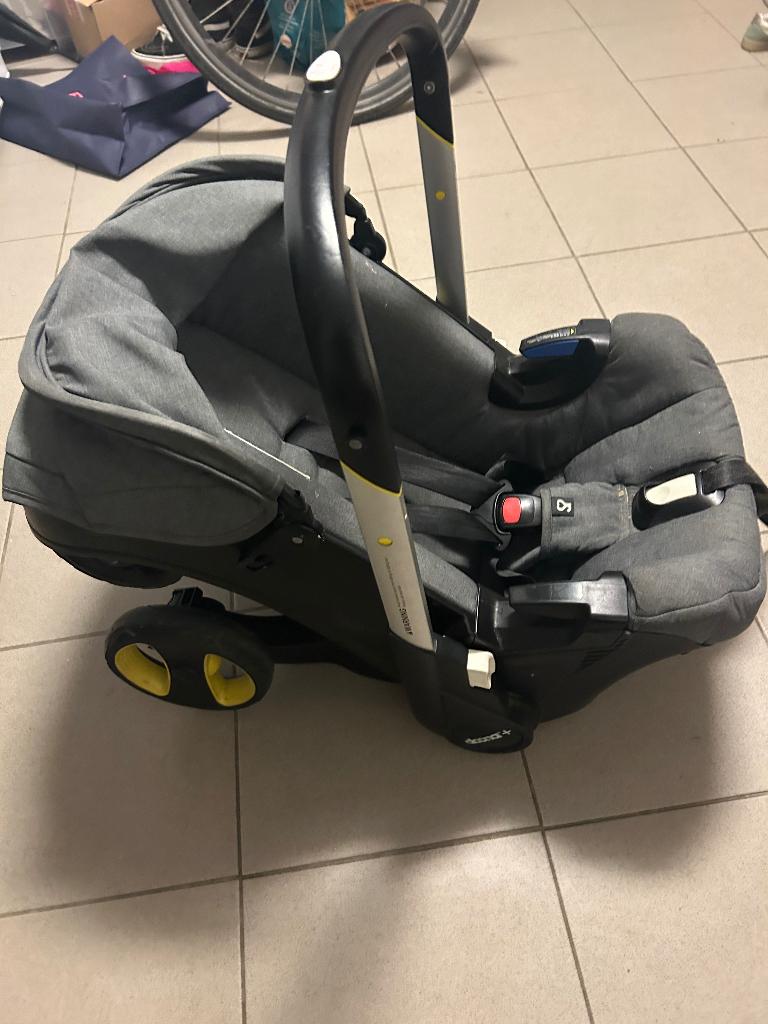Doona + met isofix, Enfants & Bébés, Poussettes & Combinaisons, Utilisé, Poussette, Autres marques, Avec siège auto, Tige de poussée réglable