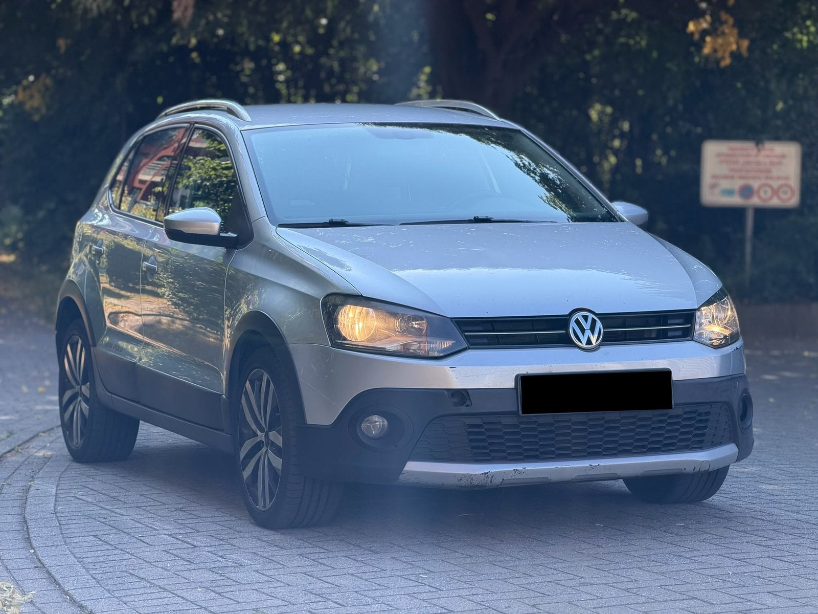 VOLKSWAGEN POLO CROSS 1.6 TDI 90, Autos, Volkswagen, 4 portes, Boîte manuelle, Noir, Diesel