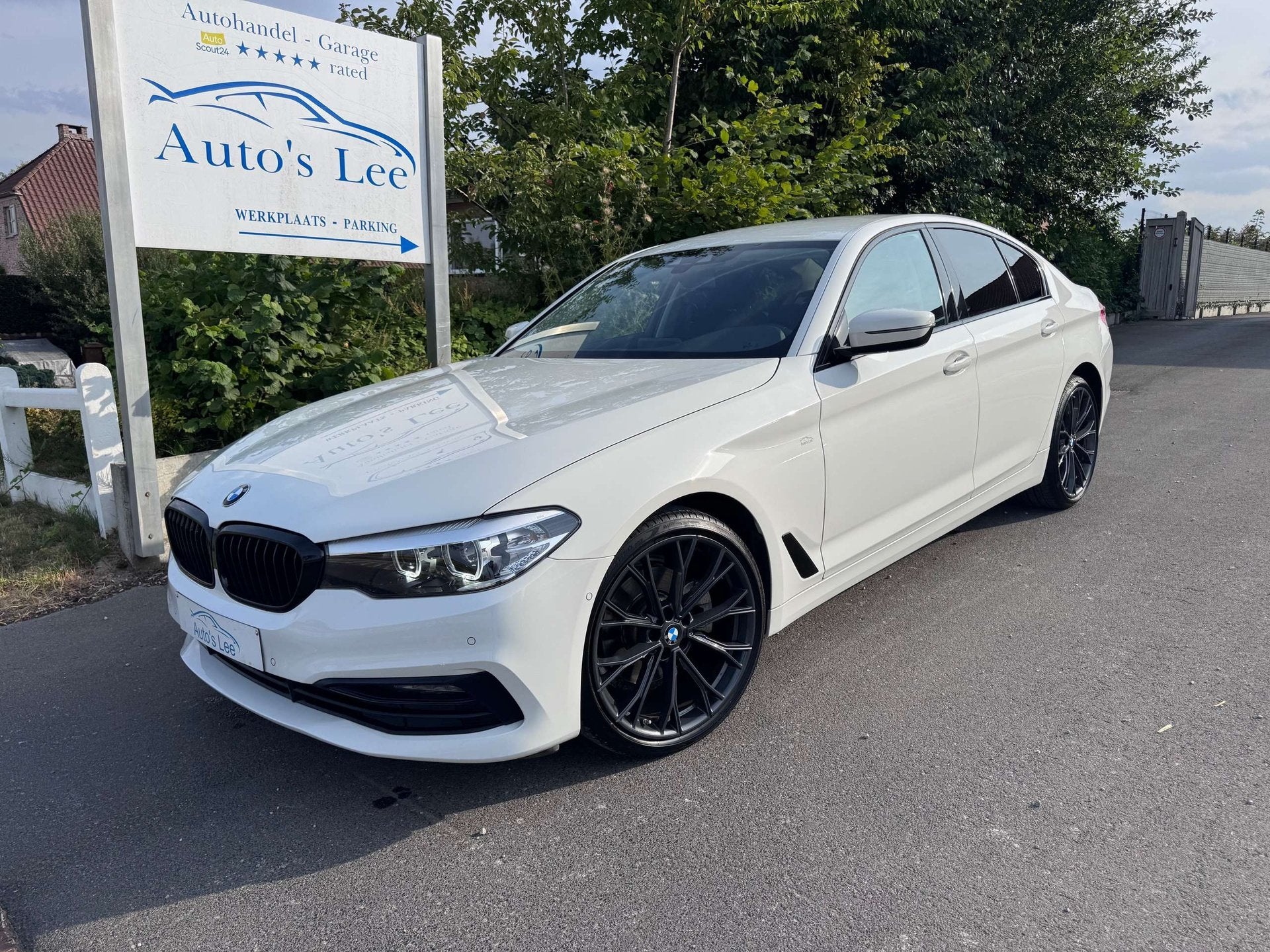 BMW 520 520iA Sport Line/M interieur/keyless/carplay/led kop, Autos, Entreprise, Entretenue par le concessionnaire, Automatique