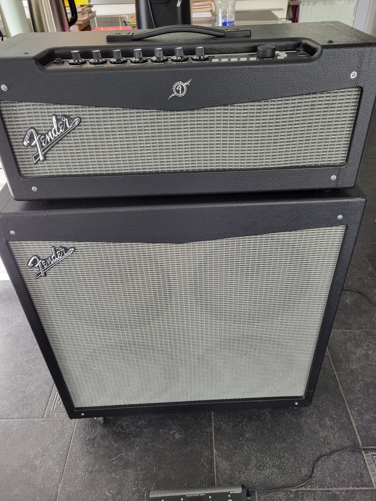 FENDER MUSTANG V-V2 CAB + HEAD, Muziek en Instrumenten, Ophalen, Zo goed als nieuw, Gitaar, 100 watt of meer