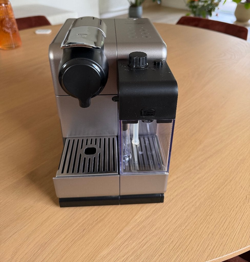 Nespresso koffiemachine, Elektronische apparatuur, Ophalen, Koffiepads en cups, Koffiemachine, Zo goed als nieuw
