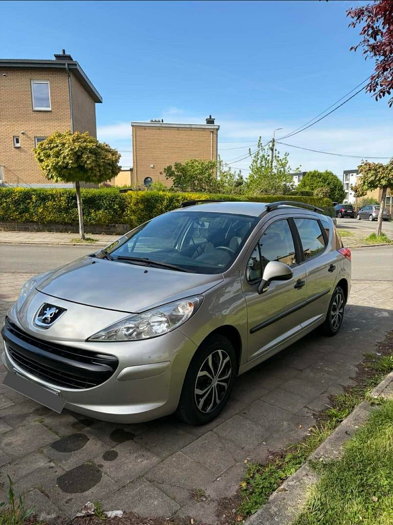 Peugeot 207 /1.4 Essence prêt à immatriculer, Air conditionné, Argent ou Gris, Achat, Entreprise