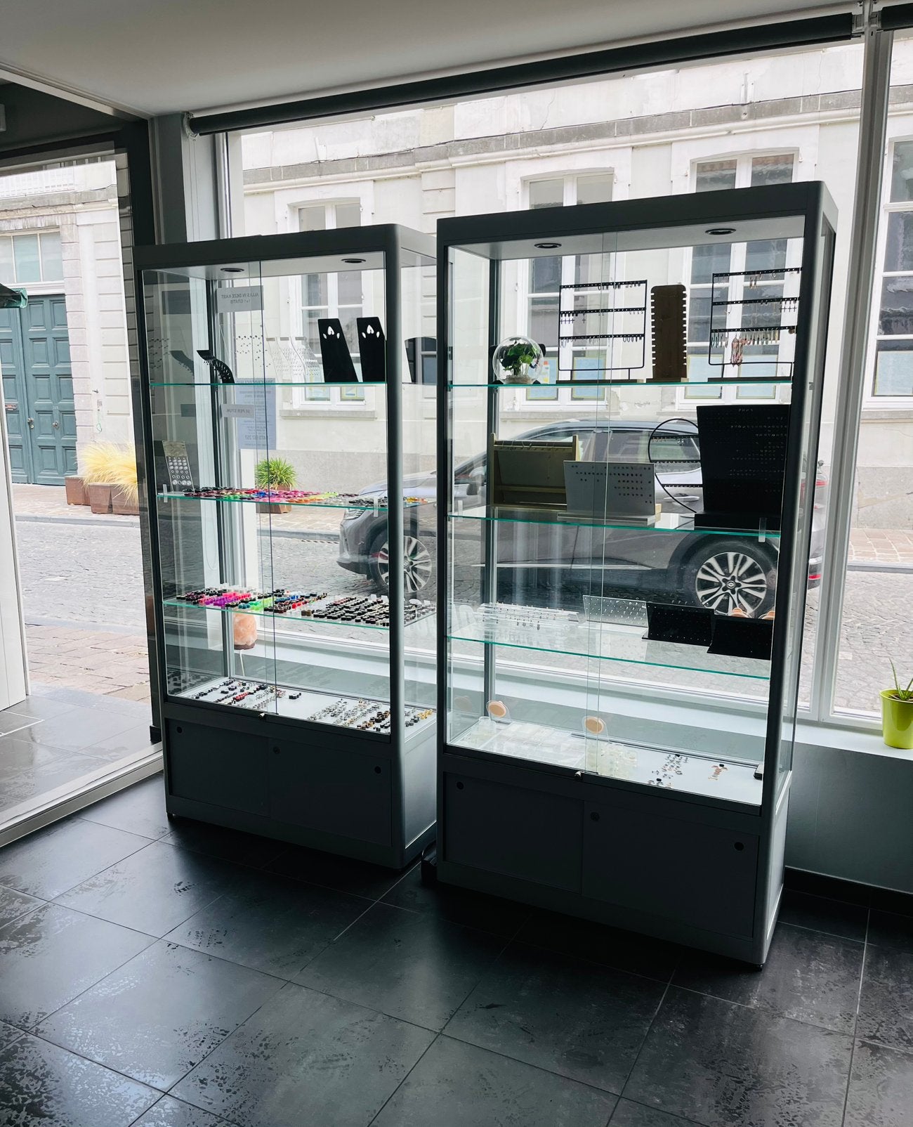 Vitrine avec armoire, Enlèvement, Comme neuf