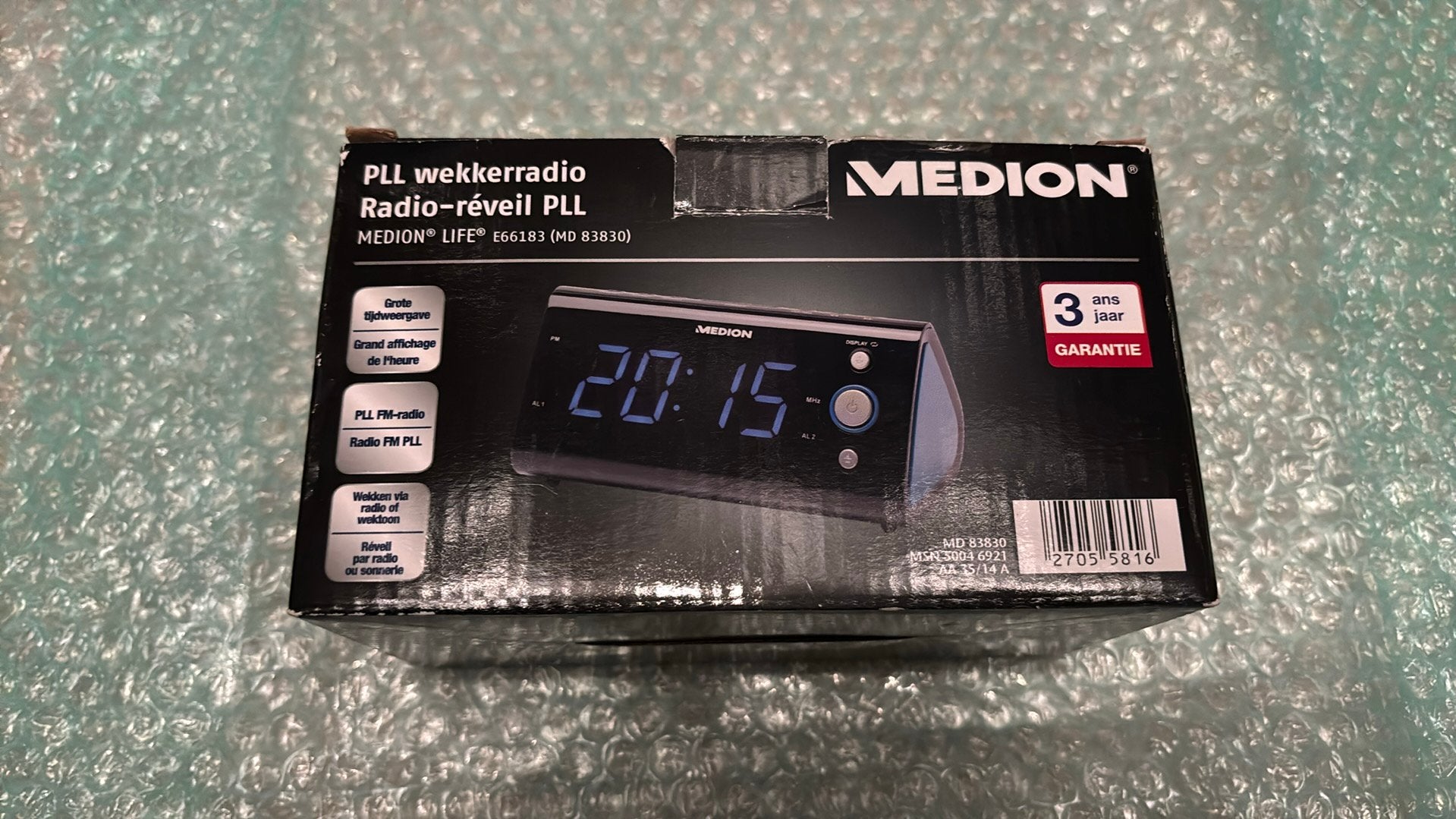 Medion digitale klok met FM radio, Ophalen, Zo goed als nieuw, Digitaal, Overige merken