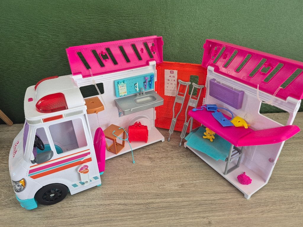 Barbie ziekenwagen 2 in 1., Ophalen, Gebruikt, Barbie