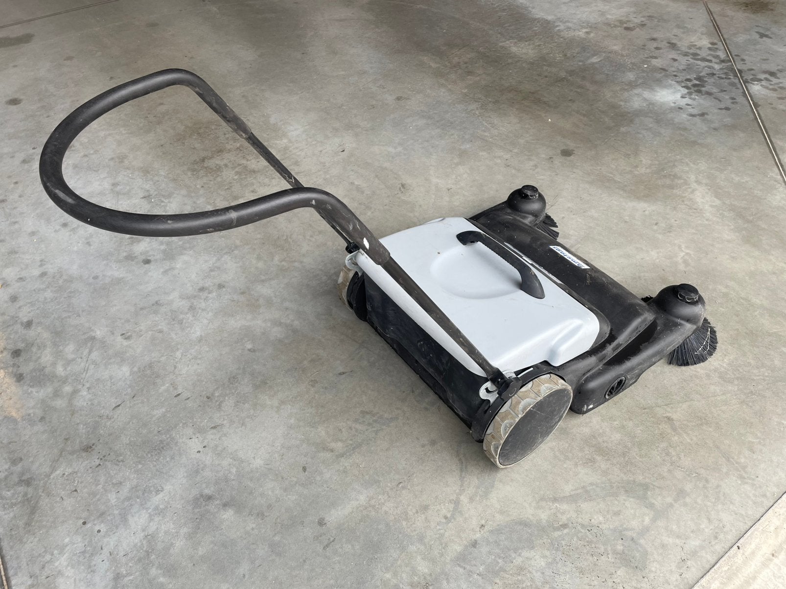 Nilfisk SM 800 Handbediende Veegmachine – Topstaat, Zakelijke goederen, Ophalen
