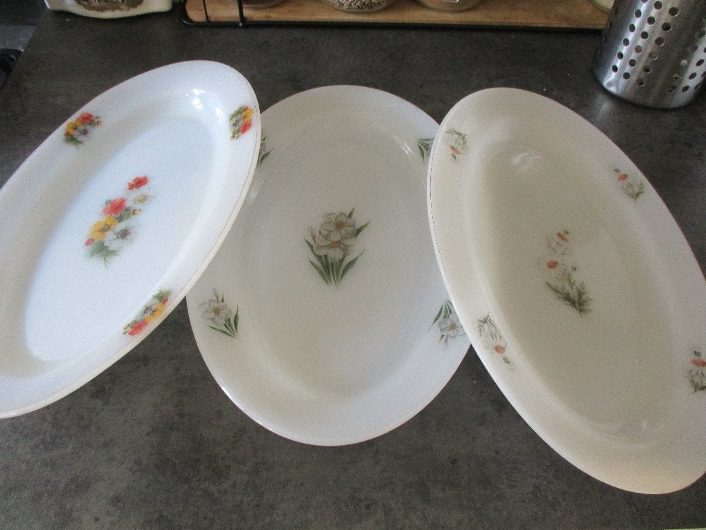 plats oval en arcopal vintage, Enlèvement ou Envoi